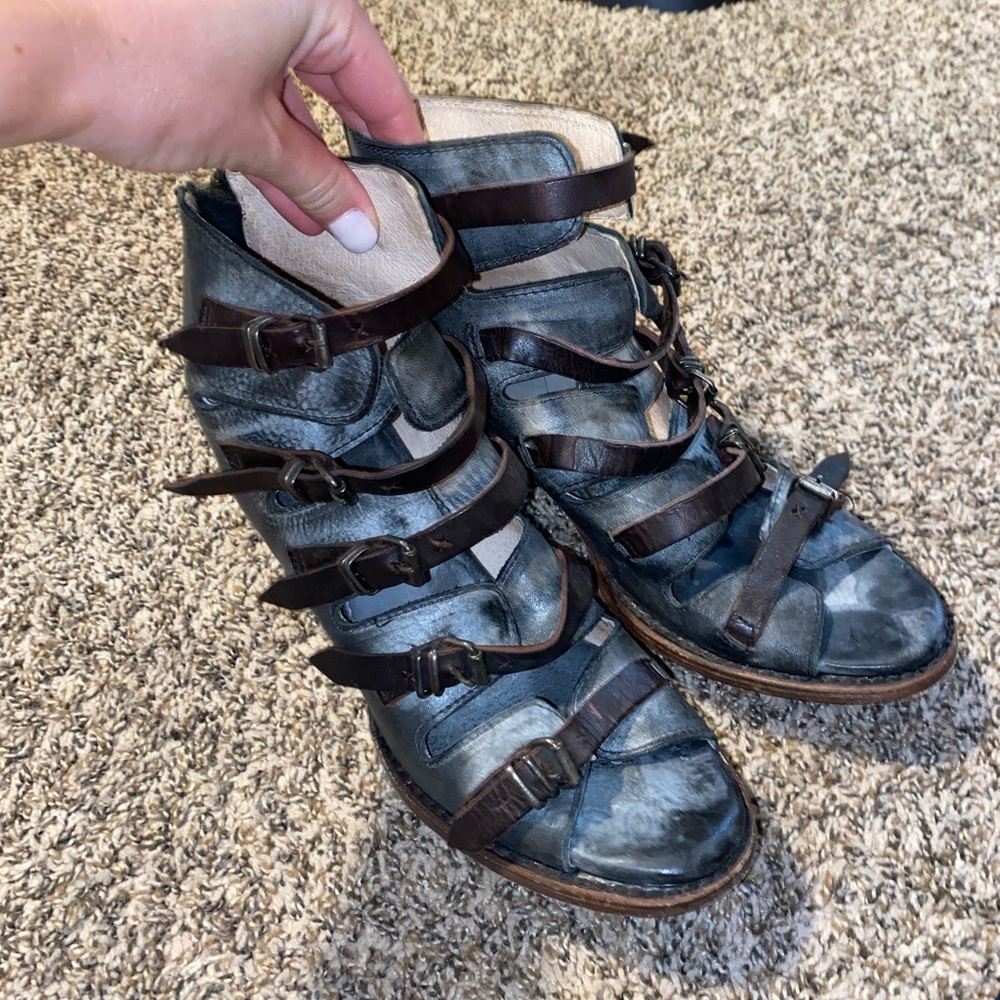 Free Bird Quinn sandals gray